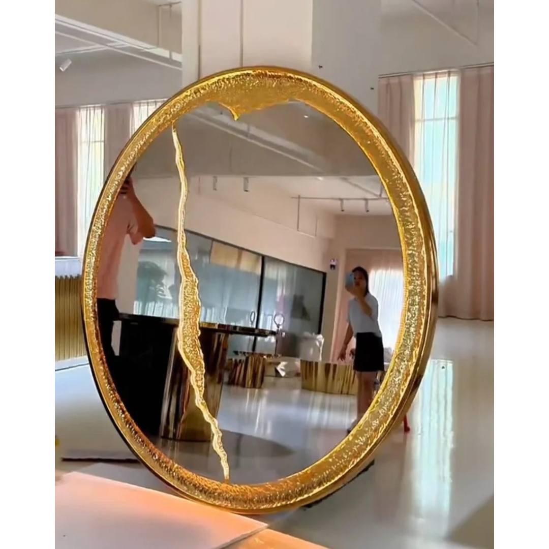 Round wall mirror with sculpted gold frame
